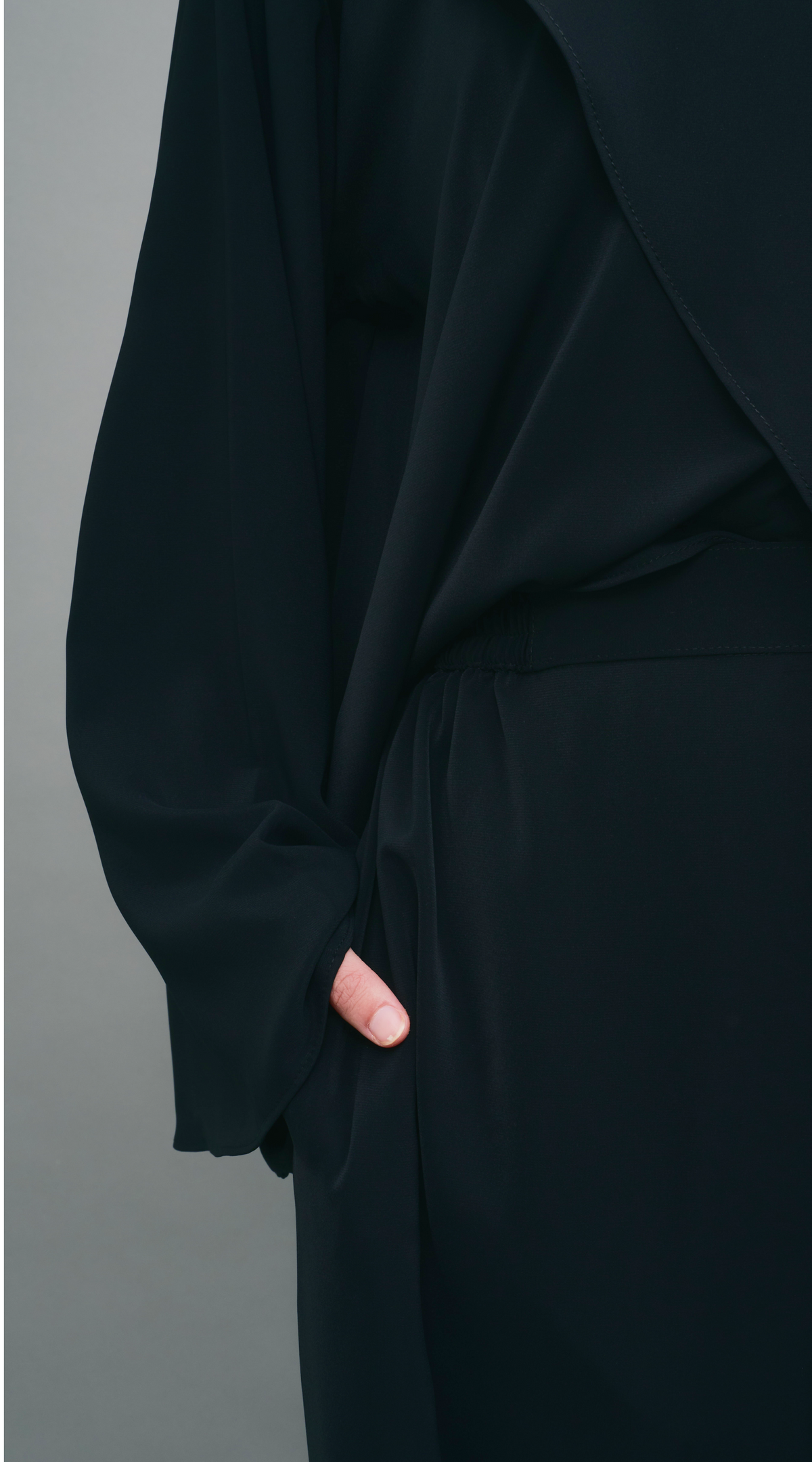 Aura in Jet Black